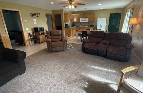 Baudette Cabin | Fisherman Base Camp on Rainy River - 5 Mins to the Lake!