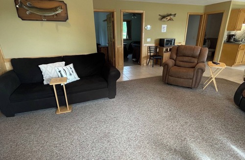 Baudette Cabin | Fisherman Base Camp on Rainy River - 5 Mins to the Lake!