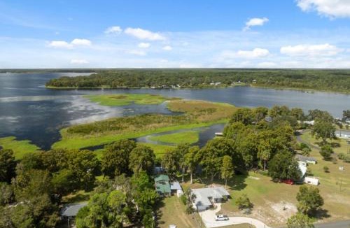 Crystal River House | Fisherman Paradise Water Views and Kayaks