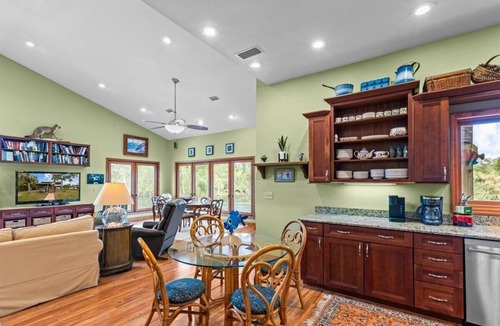 Steinhatchee House | Fisherman's Cove -Waterfront home with private dock on the River sleeps 10