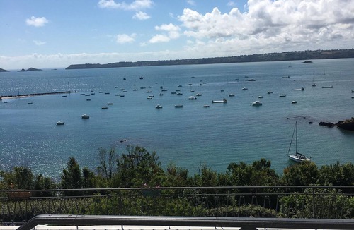 Ploubazlanec House | Fisherman's house, south-facing facing the bay of Paimpol, not overlooked