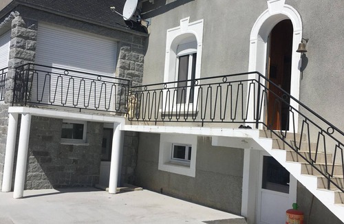 Ploubazlanec House | Fisherman's house, south-facing facing the bay of Paimpol, not overlooked
