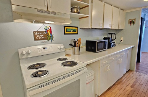Taylor Creek House | FISHERMAN'S PARADISE! 2Bd/2Ba waterfront retreat with access to Lake Okeechobee!