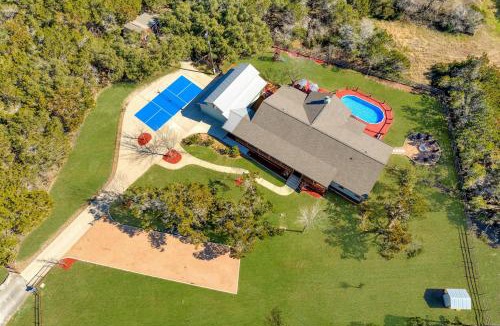 Dripping Springs House | Fitzhugh Lodge Pool, Pickleball, Poker- Sleeps 16