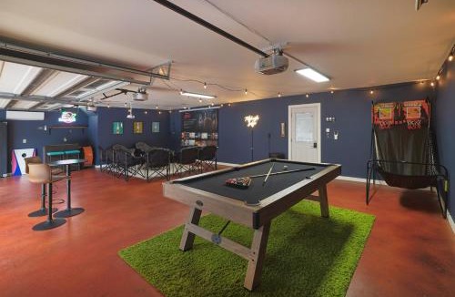 Dripping Springs House | Fitzhugh Lodge Pool, Pickleball, Poker- Sleeps 16