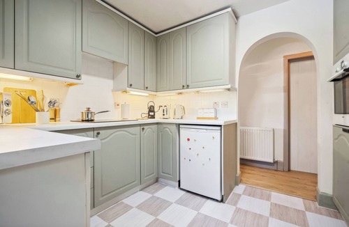 Rickmansworth Cottage | FIVE ACRES COTTAGE, pet friendly, with hot tub in Croxley Green