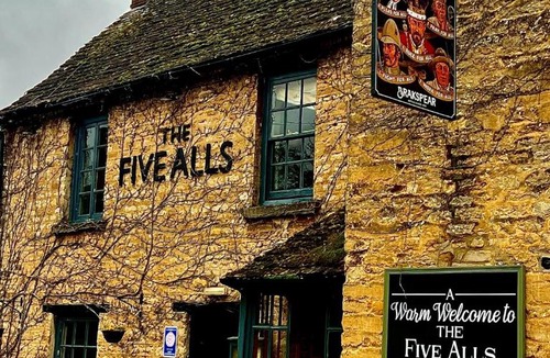 Lechlade Hotel | Five Alls
