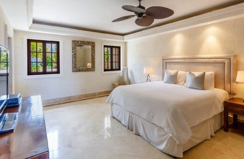 Plumtree Villa | Five Bedroom Luxury Ridge-front Property