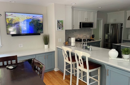Glendale House | "Five Bedroom Luxury by the River "