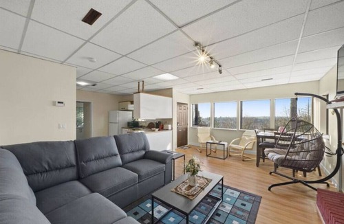 Lower Sumas Mountain House | Five Bedroom Oasis with View of Abbottsford Valley