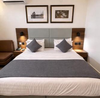 Ofin Hotel | Five Clover Monastery Road