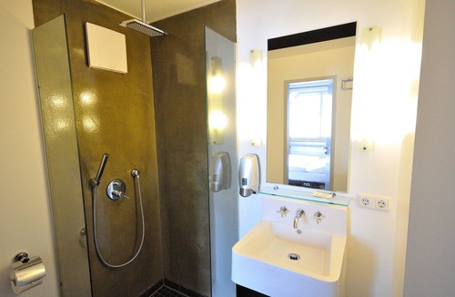 Bahnhofsviertel Hostel | Five Elements Hostel