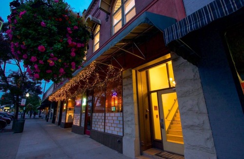 Walla Walla Apartment | Five — King Bed, Historic Downtown Apartment in Nicely Appointed Building on Main Street