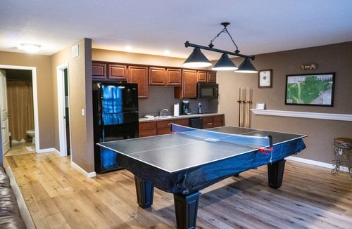 Lakeside Estates House | "Five O'Clock Somewhere" ✬ No Wake Cove ✬ Sleeps 22 ✬ Dbl Deck Dock with/Slide