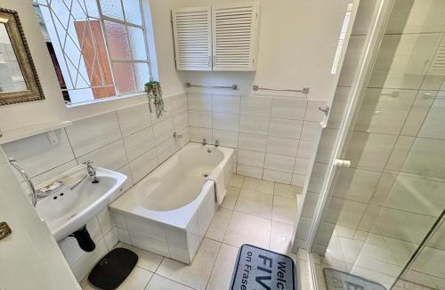 Howick Apartment | FIVE on Fraser