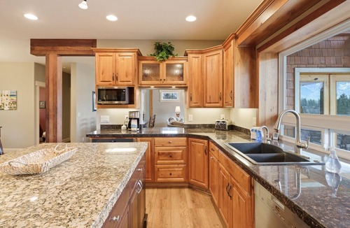 Westbrook Meadows House | Five Peaks - Gorgeous! Hot Tub, Mountain Views, Road to Mt Bachelor!