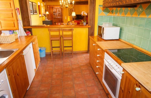 Cubillo House | Five spacious and comfortable double bedrooms with their own full bathrooms.