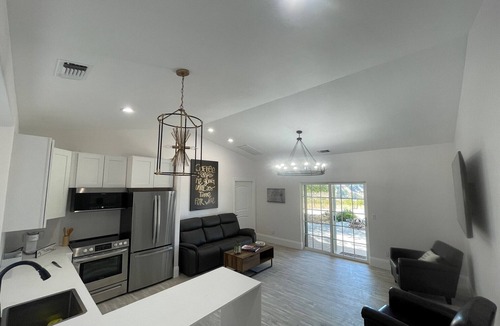 Paso Robles House | FIVE STAR 4 bed, 4 ba OR TWO 2 bed, 2 ba with lock off. Wineries nearby.