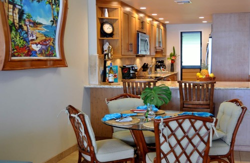 Maalaea Condo | Five Star Inspired Direct Oceanfront AUGUST SPECIALS