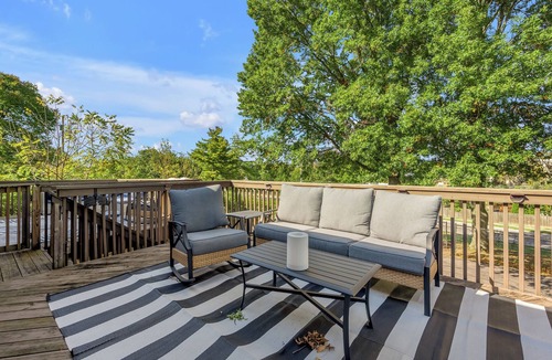Lexington House | Five Star Kentucky Charm - 4BR Gem w/Spiral Staircase & Modern Comfort