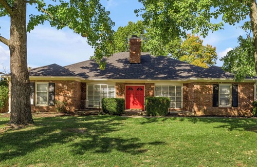 Lexington House | Five Star Kentucky Charm - 4BR Gem w/Spiral Staircase & Modern Comfort