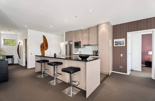 Kelvin Heights Apartment | Five Star Luxury Kawarau Penthouse!