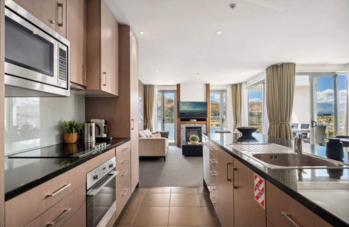 Kelvin Heights Apartment | Five Star Luxury Kawarau Penthouse!