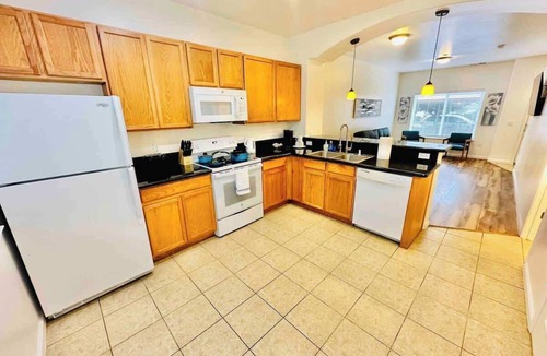 Reno House | Fiveplex Breing The Entire Team/12Bd 12Ba/Sleeps42/12 Queens & 12 Twins/6 Half Baths
