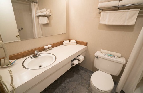 West Hills Hotel | Flagship Inn