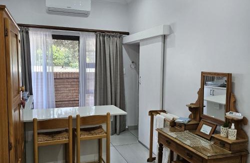 Jeffreys Bay Apartment | Flamebreeze Corner @ Supertubes Jeffreys Bay