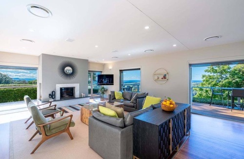 Jamberoo House | Flametrees - Serene luxury home with tranquil views on mountain tops