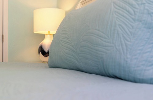 Mid Island Hotel | Flamingo Inn - Standard King