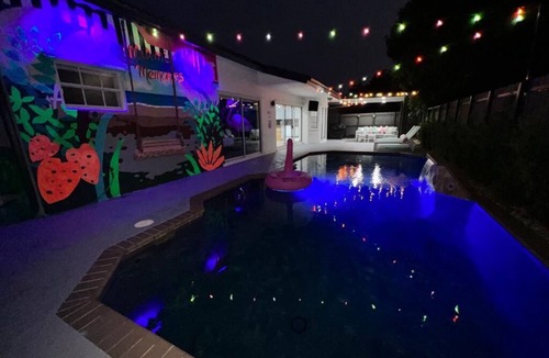 Richmond West House | Flamingo Paradise Resort/5 Bedrooms/Htd Pool/Game Room/BBQ/Baby items