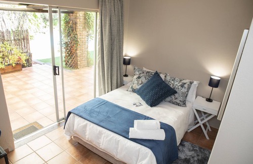 Greater Johannesburg Metropolitan Area Hotel | Flamingo Rest