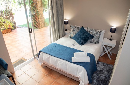 Greater Johannesburg Metropolitan Area Hotel | Flamingo Rest