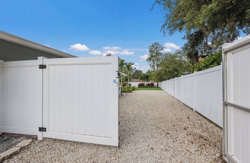 West Bradenton House | Flamingo Royale — Beach Luxury Resort