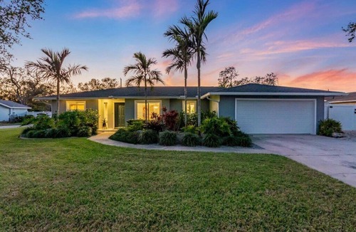 West Bradenton House | Flamingo Royale — Beach Luxury Resort