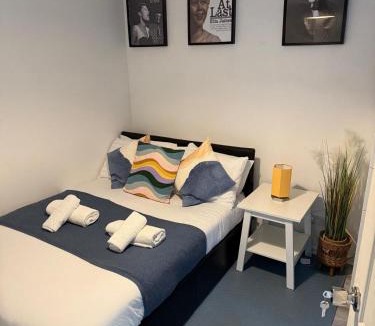 Milton Keynes House | Flamingo Short Lets Greenleys