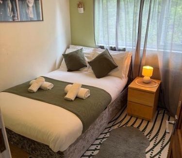 Milton Keynes House | Flamingo Short Lets Greenleys