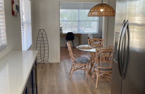 Englewood House | FLASH SALE - just steps to beach. 2BR/1BA.Dogs welcome! Perfect ratings.