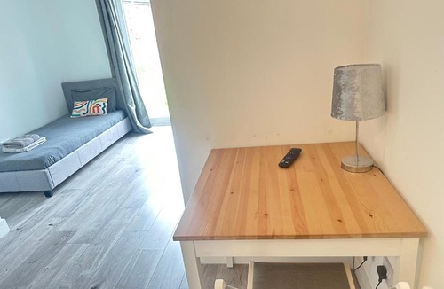 Aylesbury Apartment | Flat 03 Studio flat near Aylesbury Station Free Parking