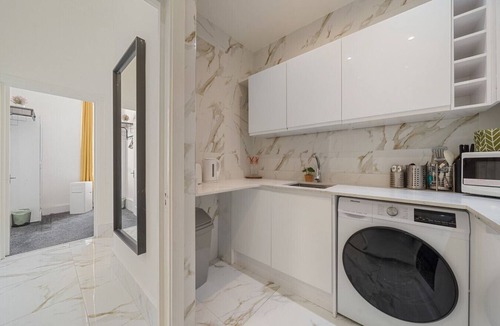 City of Westminster Condo | Flat 2 - 3 Bed · Charming Three Bedroom Apartment