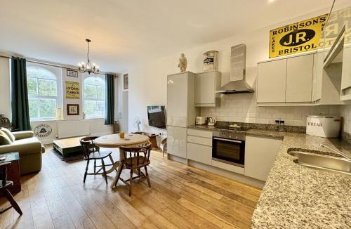 Shoscombe Apartment | Flat 2