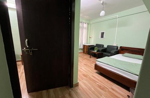 Ziro Bed & Breakfast | Flat 22- RJ Shant Homestay