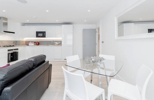 Ealing Common Apartment | Flat 33 Walpole Court - 2 bedroom apartment