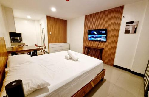 Las Pinas Hotel | Flat 35, Unit 1C