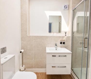 London Borough of Bromley Apartment | Flat 7 in central Bromley - underground parking