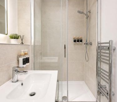 London Borough of Bromley Apartment | Flat 7 in central Bromley - underground parking