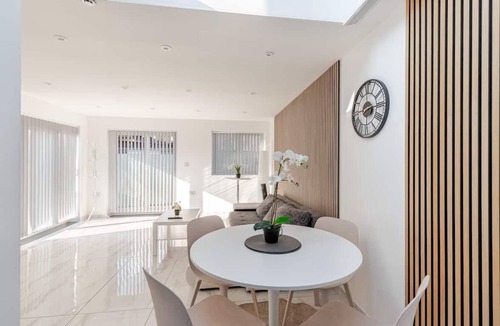 Iffley Apartment | Flat A Rose Hill