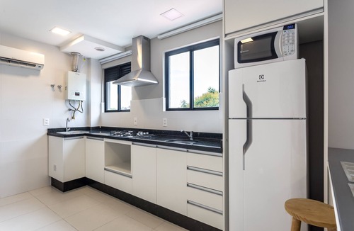Reboucas Apartment | Flat completo com garagem, 2 camas de casal, perto do Centro e Jd Bot, PUC